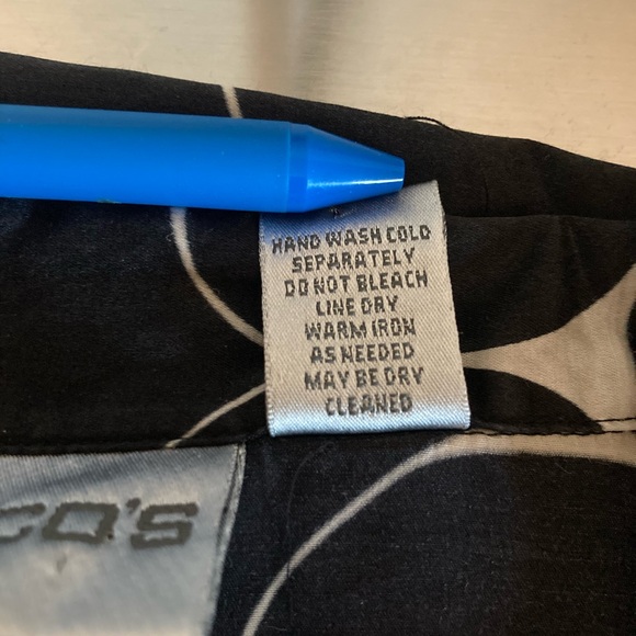 Chicos Shirt Womens Medium Size 2 Black Geometric Silk Blend Loop Collar Satin - Picture 8 of 8